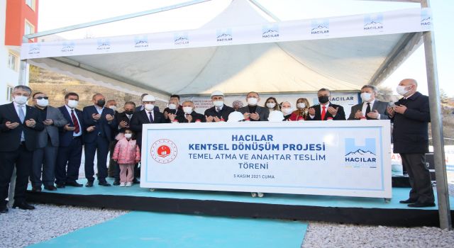 KENTSEL DÖNÜŞÜMDE 152 DAİRENİN TEMELİ ATILDI