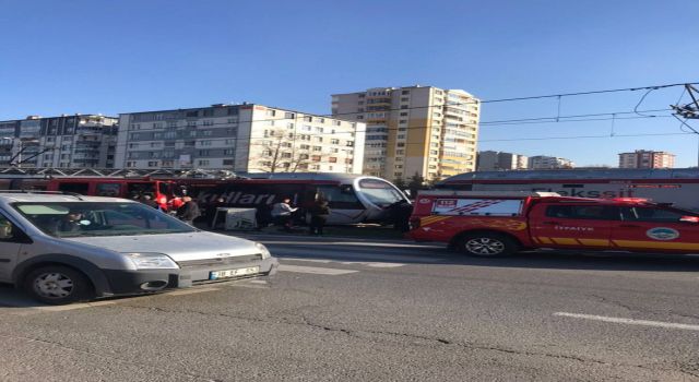 Kayseri’de İtfaiye aracı ve tramvay çarpıştı