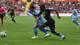 Kayserispor 5 haftadır kaybediyor; Taraftar takıma sırtını dönerek protesto etti