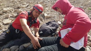 Zirve tırmanışı inişinde yaralanan kişinin imdadına Jandarma yetişti