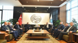 Büyükkılıç’tan Kayseri yorumu: “Her alanda ‘ben varım’ diyen bir yaklaşım sergiliyor”