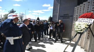 Bakan Akar, "Şehitlerimizin kanını yerde bırakmadık, bırakmayacağız"